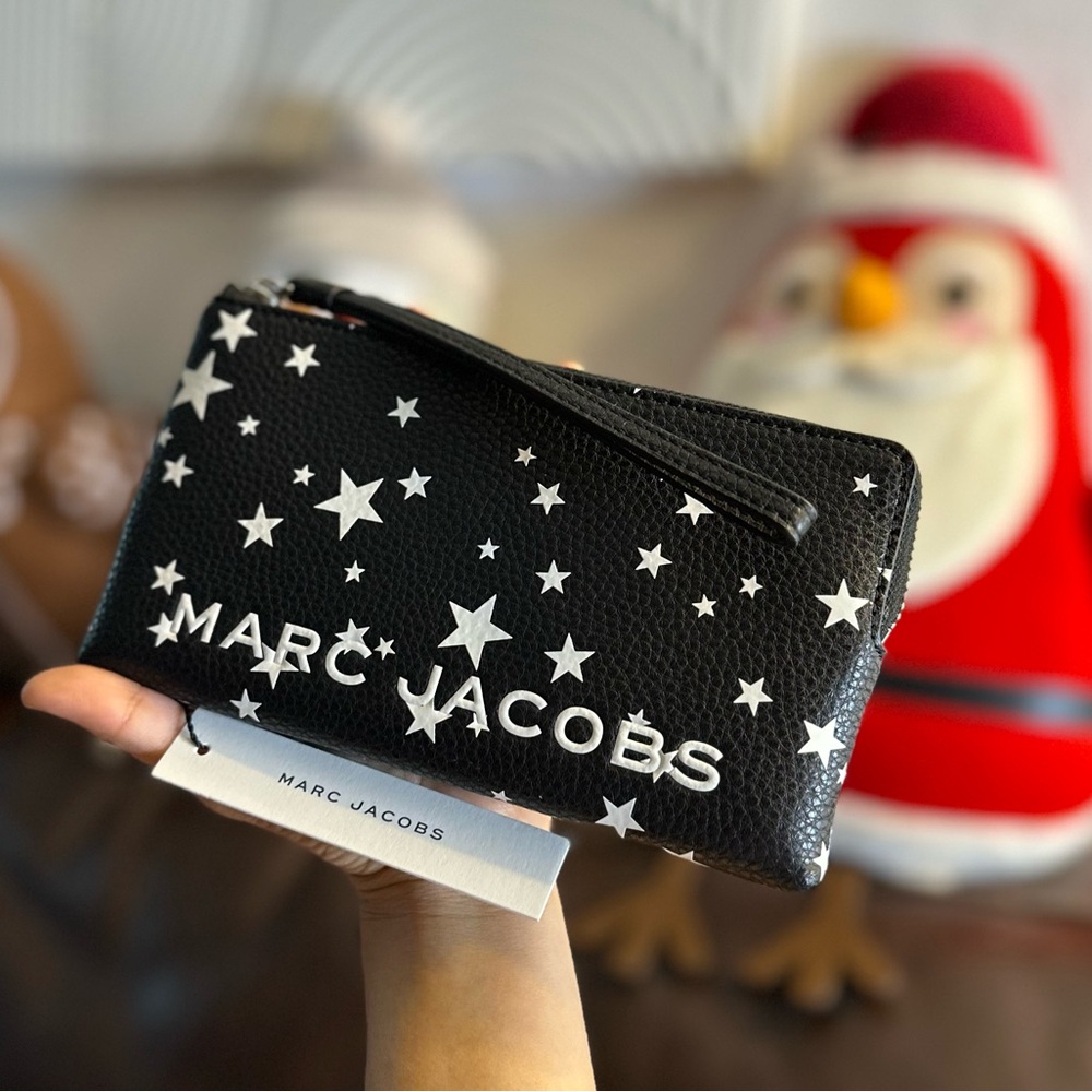 Marc Jacobs Black Zip Wallet